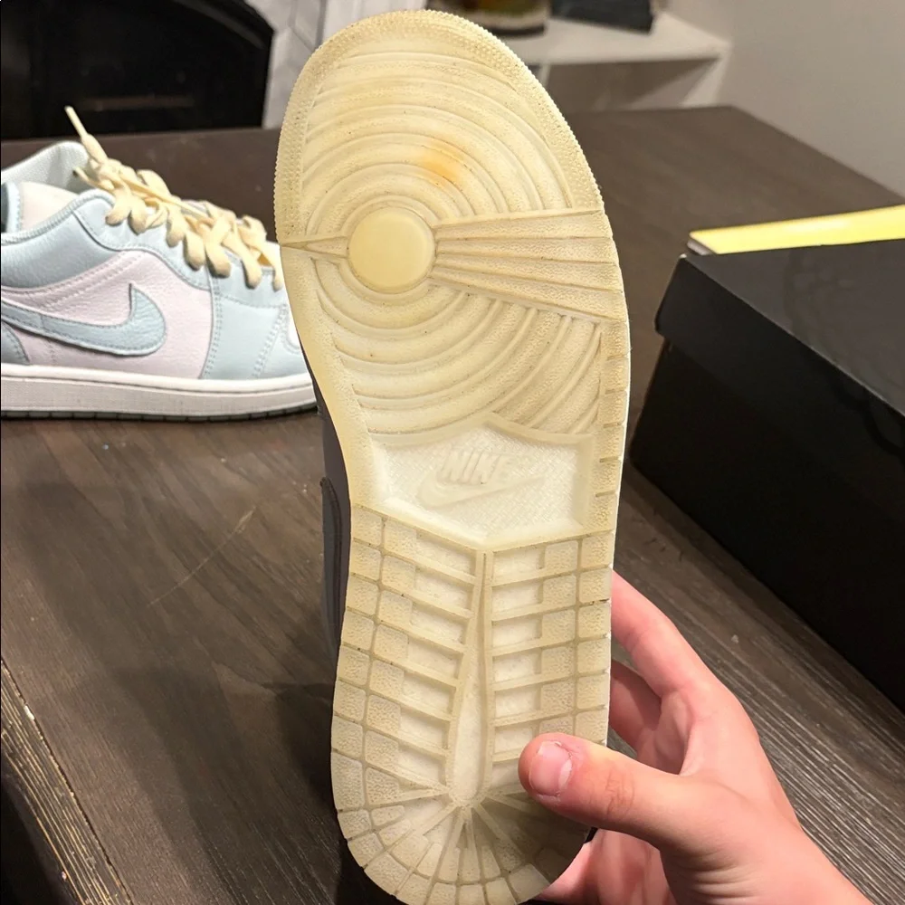 Nike Sky Blue and White Low-Top Sneakers - Picture 2 of 6